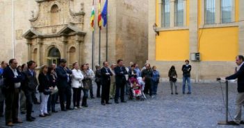 Mitin en la plaza del Parlamento
